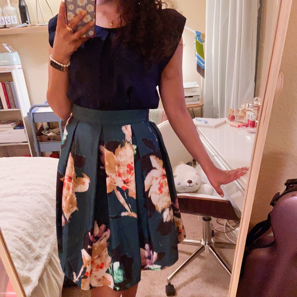 Petal Short-Sleeved Navy Blouse